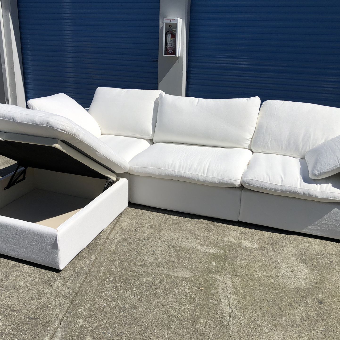 FREE DELIVERY- Brand New Cloud couch 4 Piece 