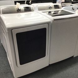 New Scratch And Dent Samsung Washer And Dryer Set. 1 year Warranty 