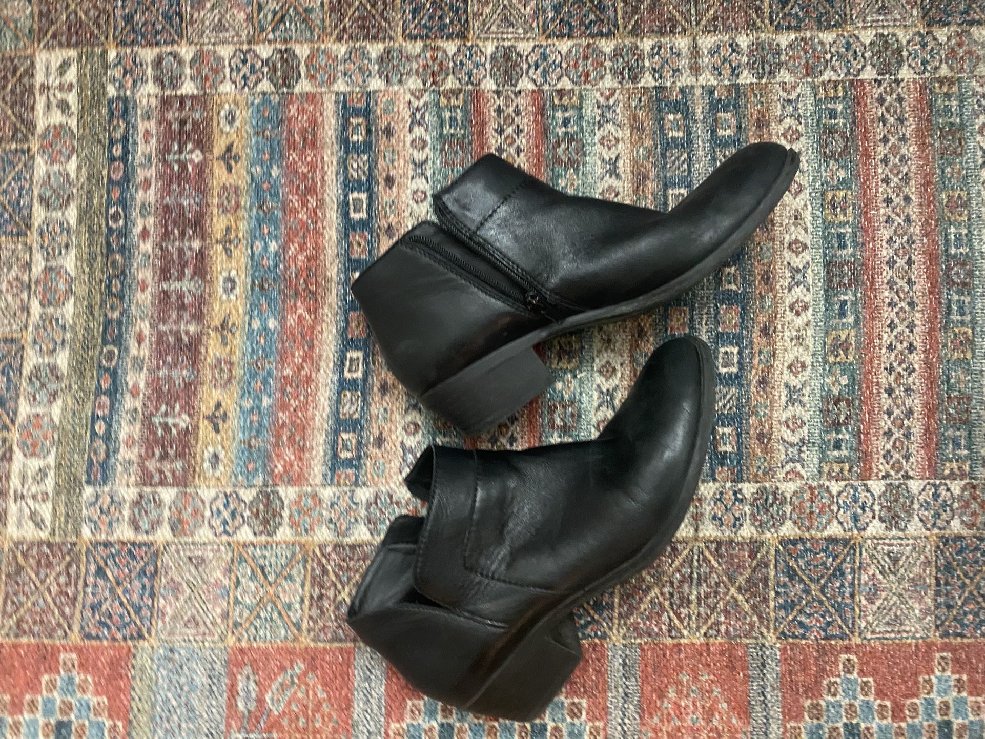 Women Black Boots