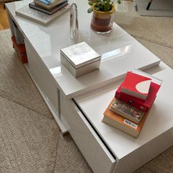 Coffee Table In Bright White - Extendable