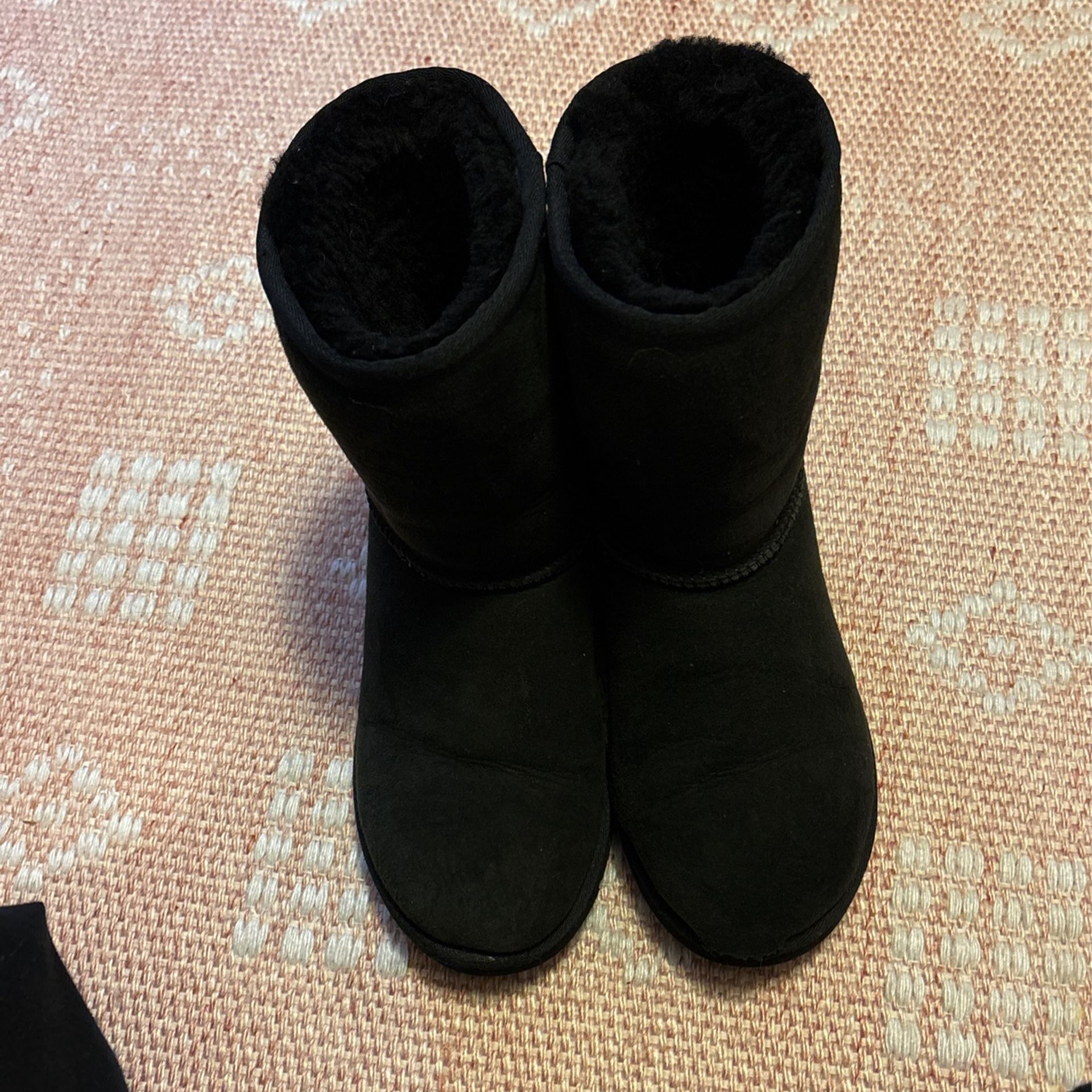 Women’s Size 6 Uggs