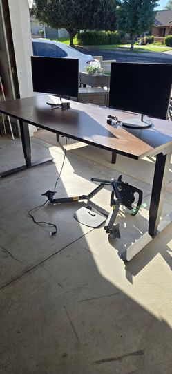 Adjustable height desk
