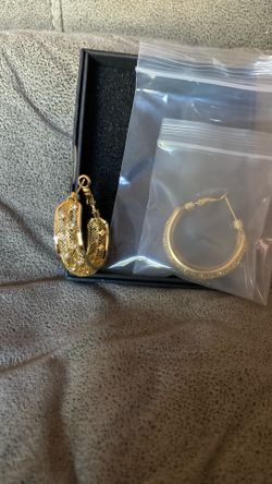 Beautiful Filigree Earrings With CZ Inside 