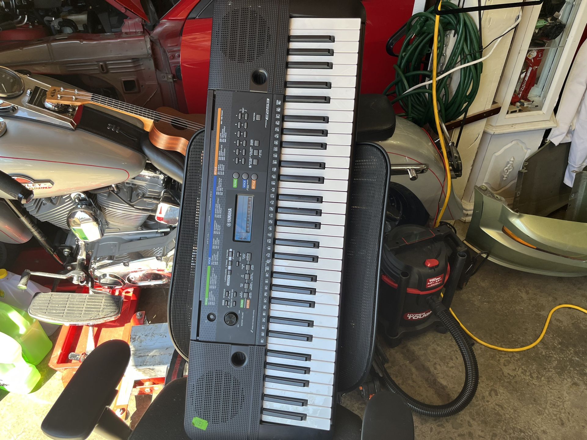 5 Octave Electric keyboard