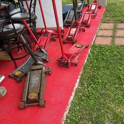 3Floor Jacks  Go Up Slowly. Need Work. All 3 For 100 Dollars 