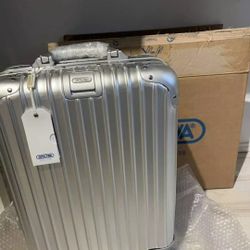 Brand New Rimowa Topaz Luggage Box