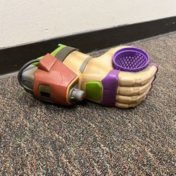 NEW Disney Parks Disneyland Buzz Lightyear Toy Story Gauntlet Cup Drink Holder Pixar Disneyland souvenir Collectable pin 