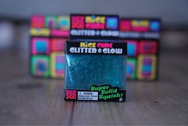 NeeDoh Nice Cube Glitter Glow 100% authentic