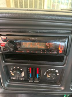 KENWOOD CAR STEREO WITH BLUETOOTH USB AUX