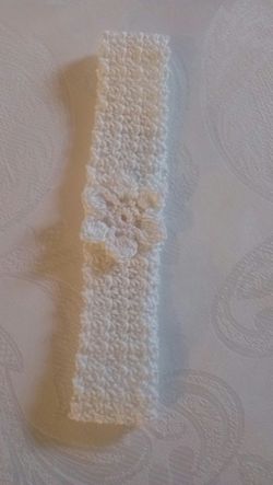 Baby girl headband, hand crafted, made with cotton yarns, new, fits girls 3 to 6 years, new, $1.