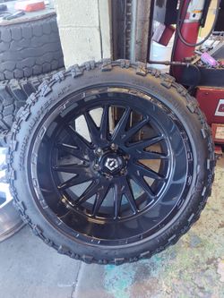 TIS 22x12 gloss black rims & venom power 33/12.5/22 tires