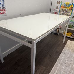 Modern White Desk – Great Condition!