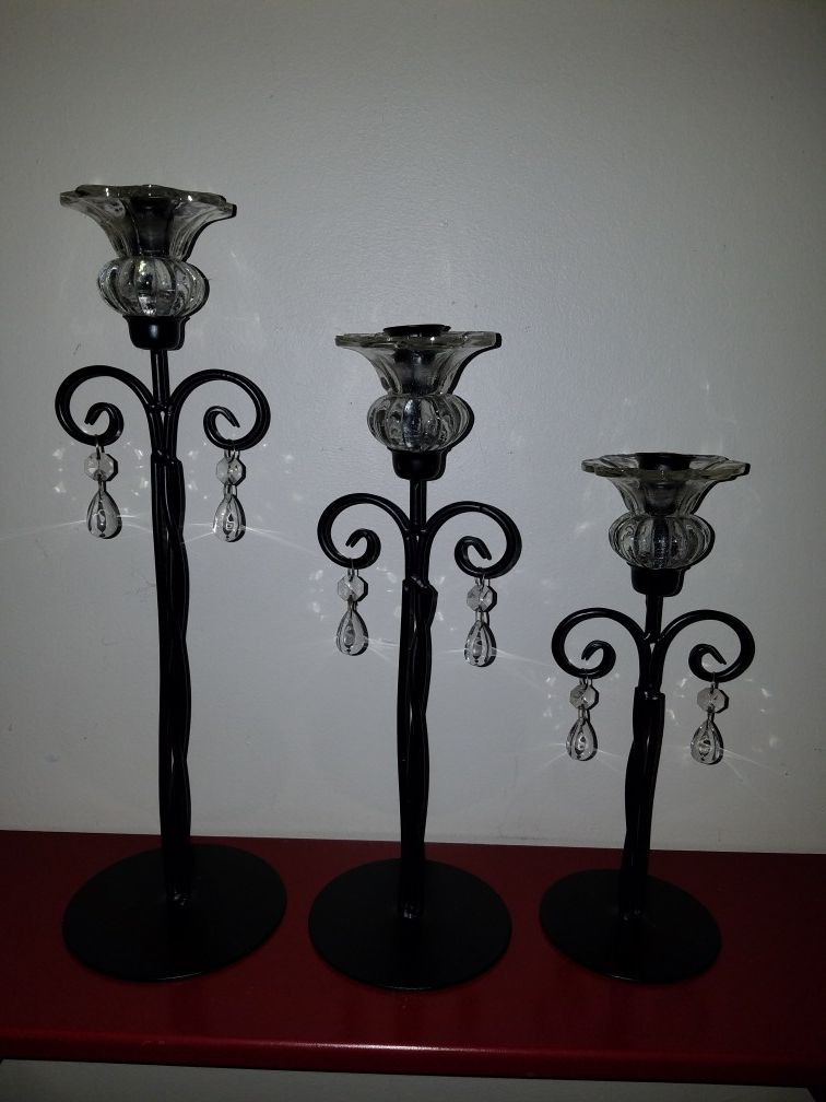 3 Matching Candlesticks