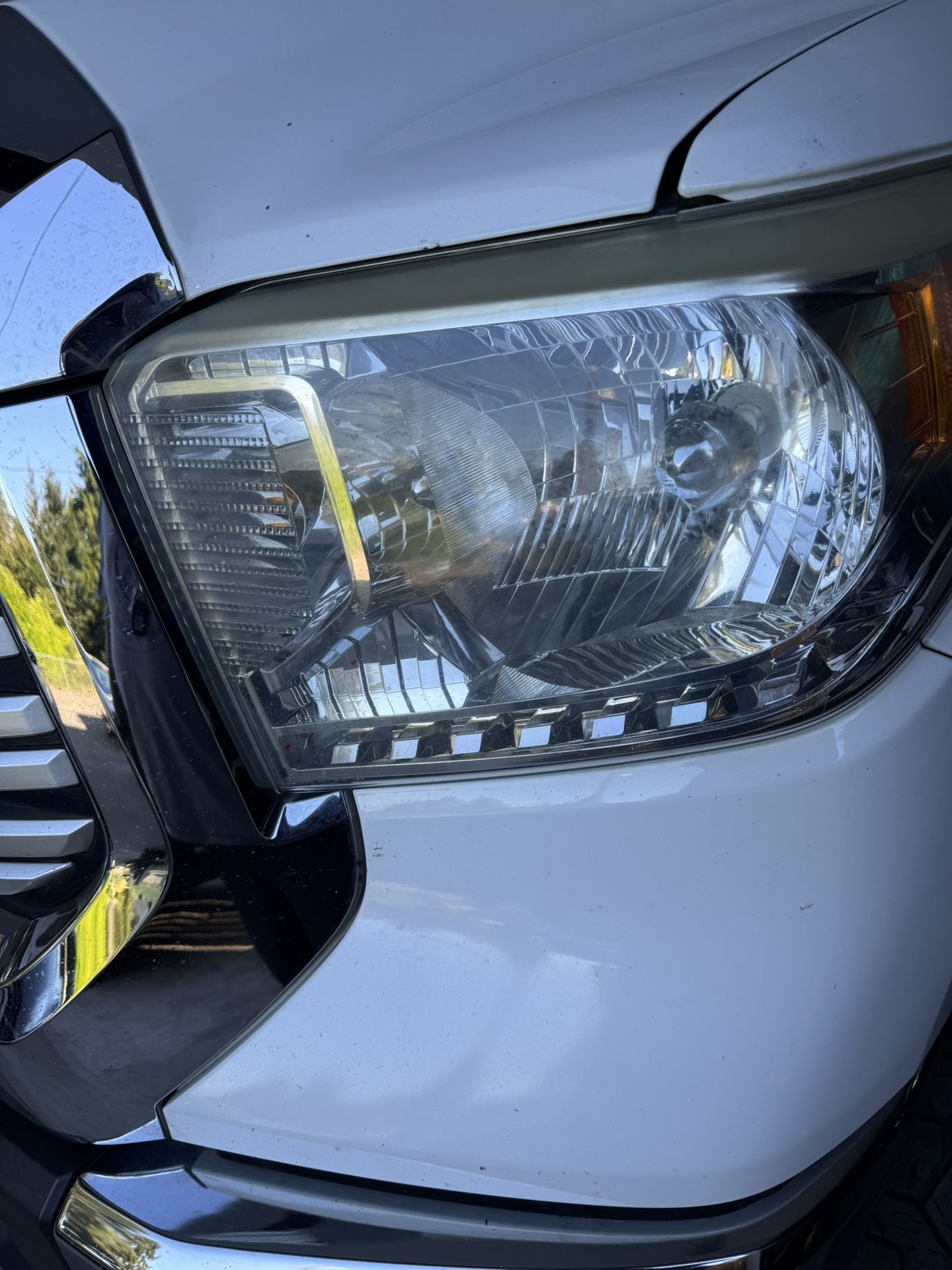 2014 Toyota Tundra Original Headlights