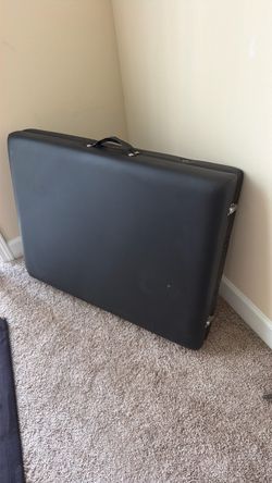 Foldable massage table