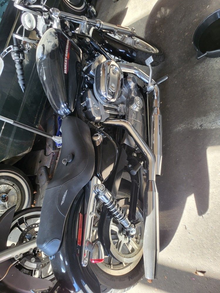 Harley Davidson 883 Black