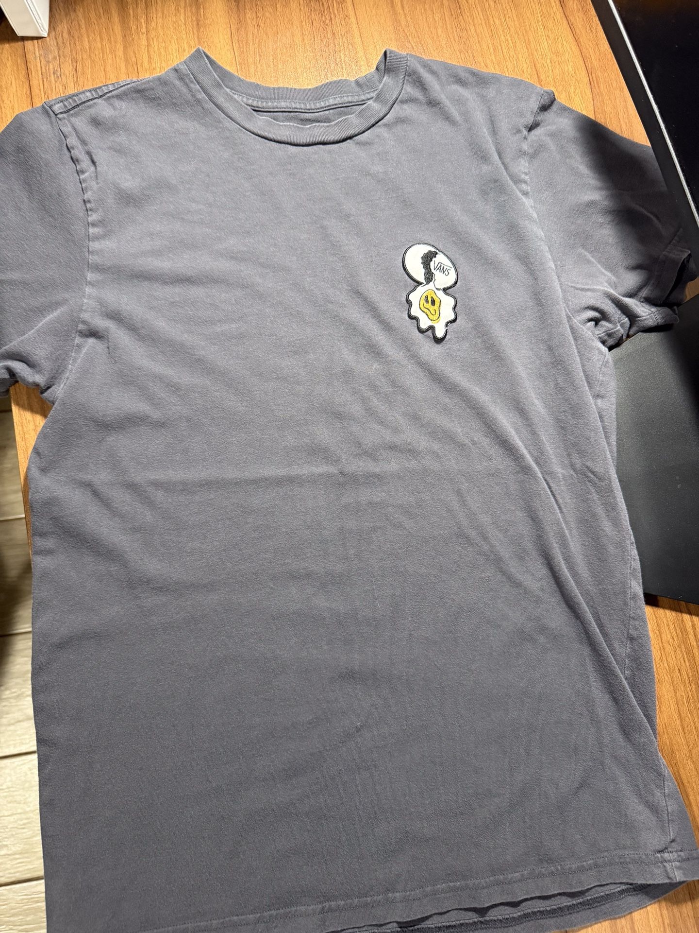 Vans Slim Fit T-Shirt Medium Gray – Cracked Egg Graphic Logo Tee 