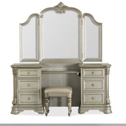 Almost Brand New Mahogany Color Exact Same Vanity From Lacks Paid Over 1,000 For It Asking 600