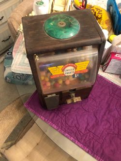 Vintage Victor Baby Chicle Treets 1 Cent Gumball Machined