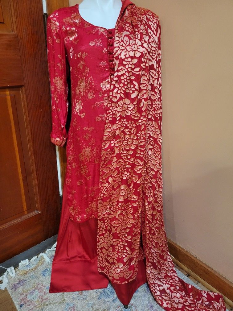 Pakistani And Indian Clothes