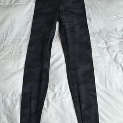 Lululemon black Camo Leggings Pants Size 6