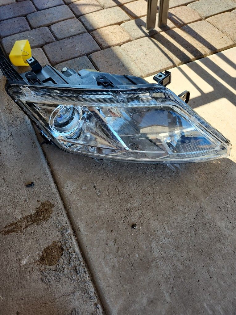 Ford Fusion Headlamp