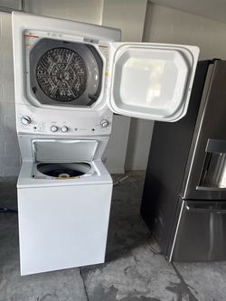 (Price Is $400)GE Laundry Center