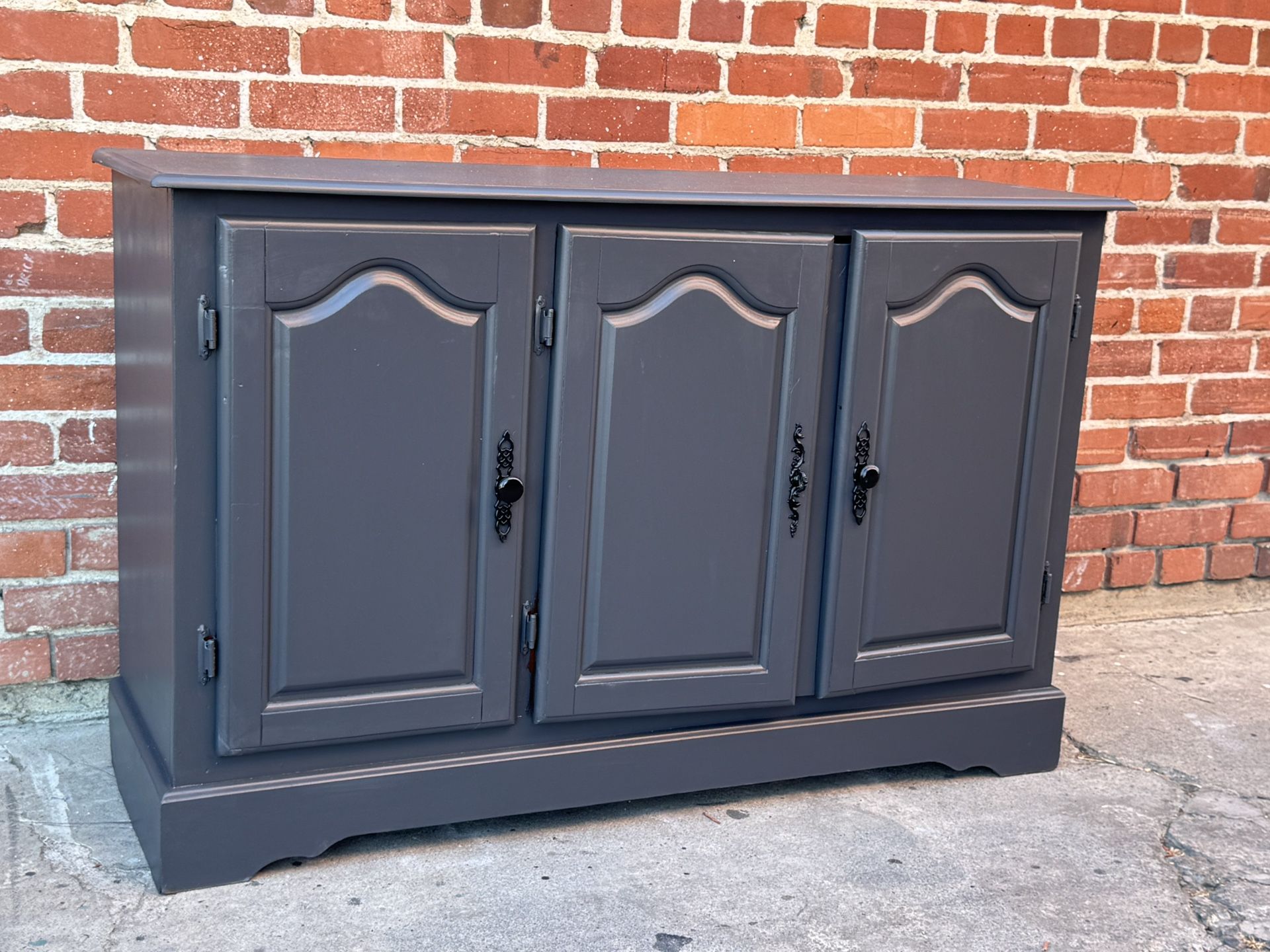 Buffet & Sideboard