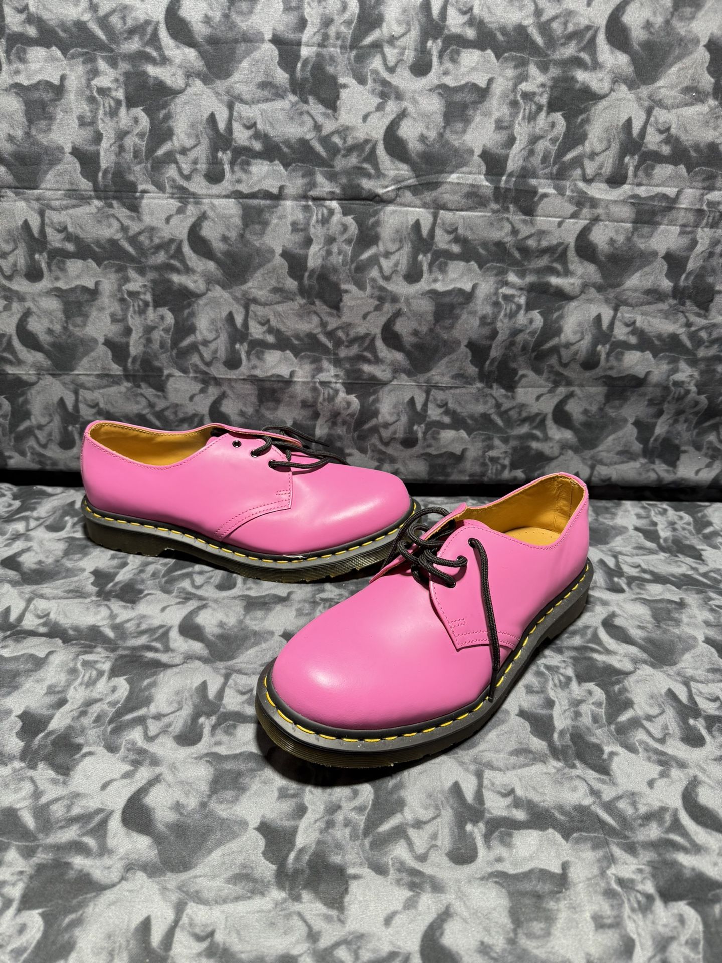 Dr Doc Martens Pink Boots Shoes Unisex Mens Size 10 Ladies Size 11 The Dr. Martens Pink Boots Shoes in unisex size are a stylish and edgy choice for
