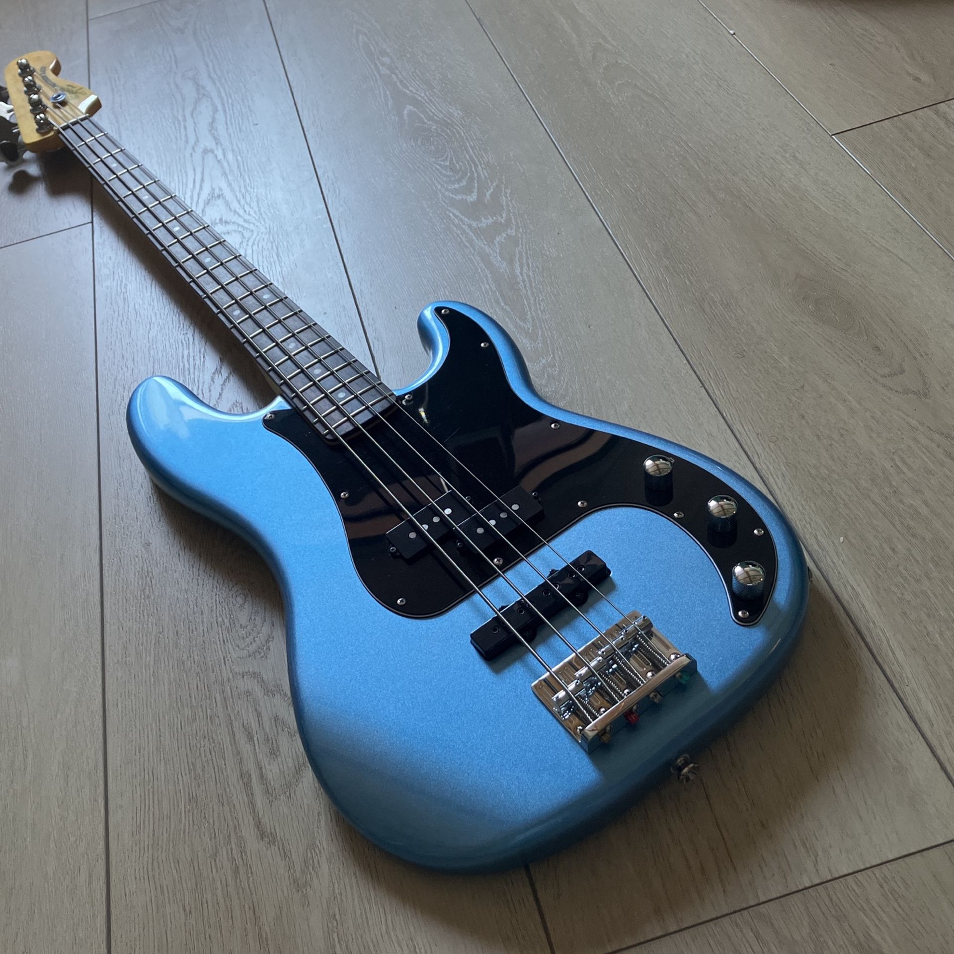 2016 Squier VM PJ Bass Guitar Lake Placid Blue.