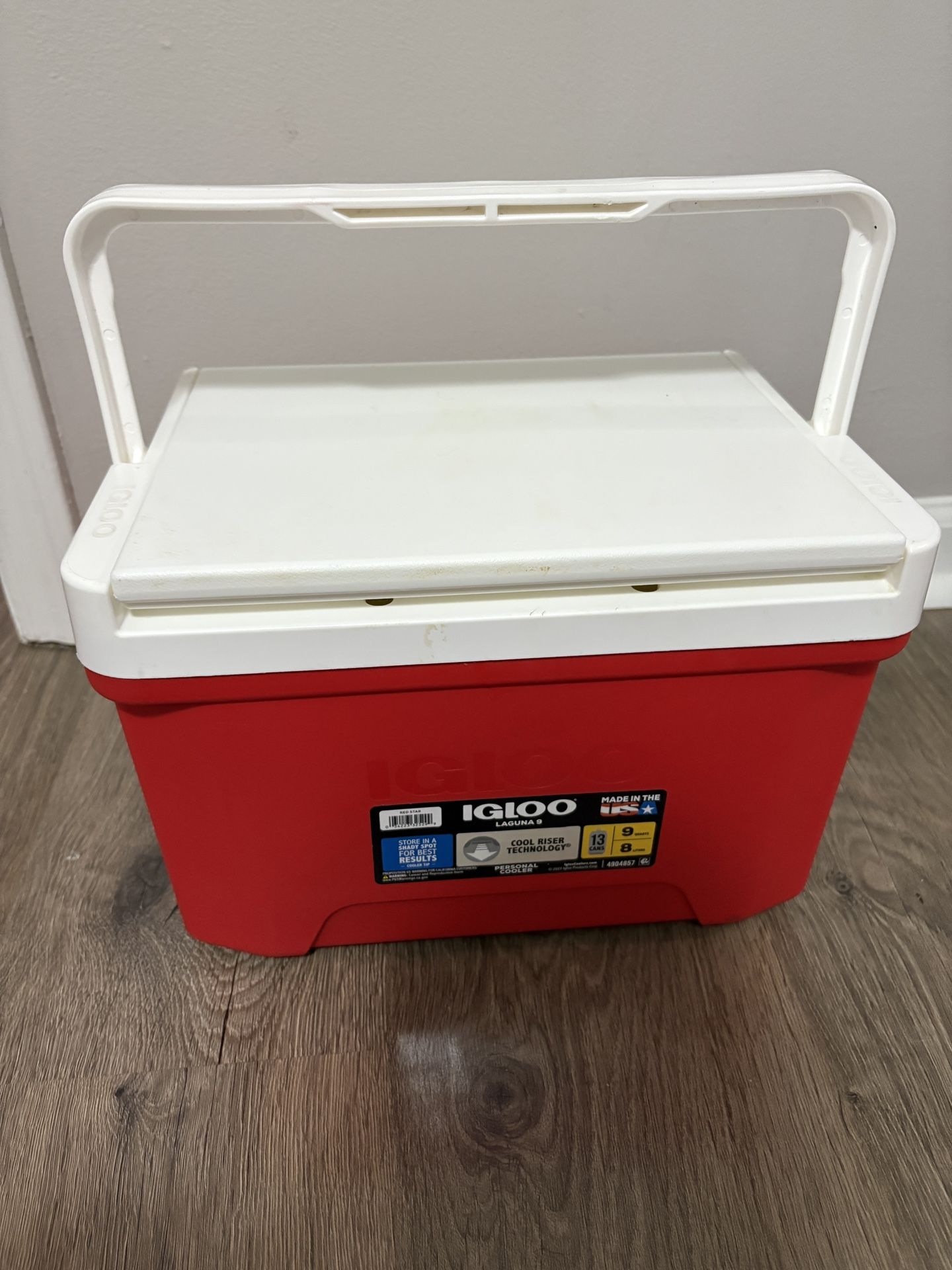 Igloo Laguna 9 Personal Cooler – 9 Qt, Holds 13 Cans