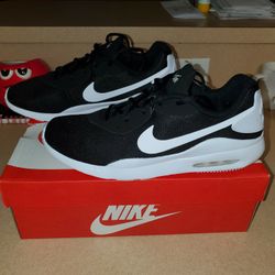 Brand new Nike shoes for men size 11