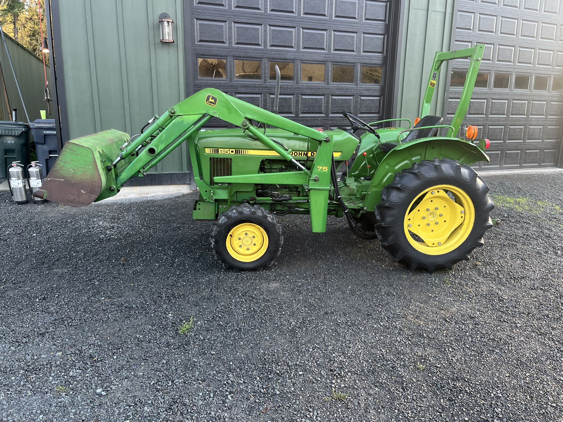John Deere 850 4x4 Tractor 