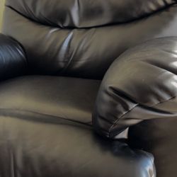Black Leather Recliner 