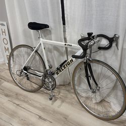 Raleigh R-700 Aluminum / carbon fiber 7005 series road bicycle bike shimano mavic wellgo
