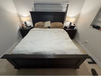 Magnussen Charcoal King bedroom set