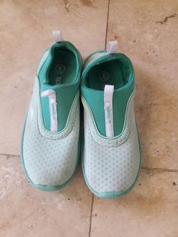 Speedo water shoes size 13/1