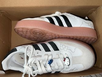 Hello Kitty Adidas