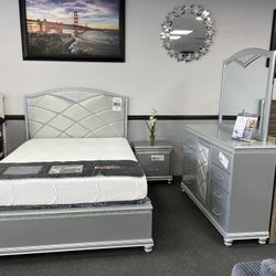 4PC Silver Queen Bedroom Set 