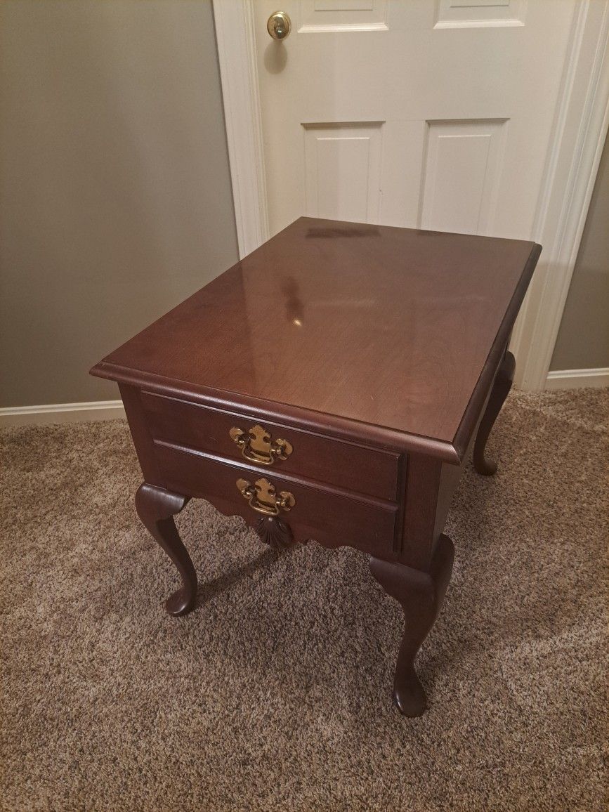 2 End Tables Excellent Condition