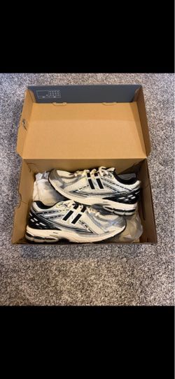 New Balance 9060 men size 8