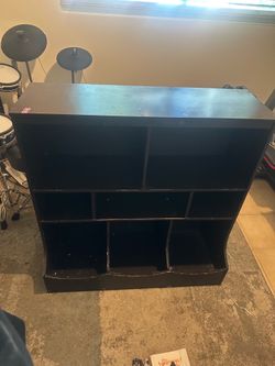 Toy storage shelf