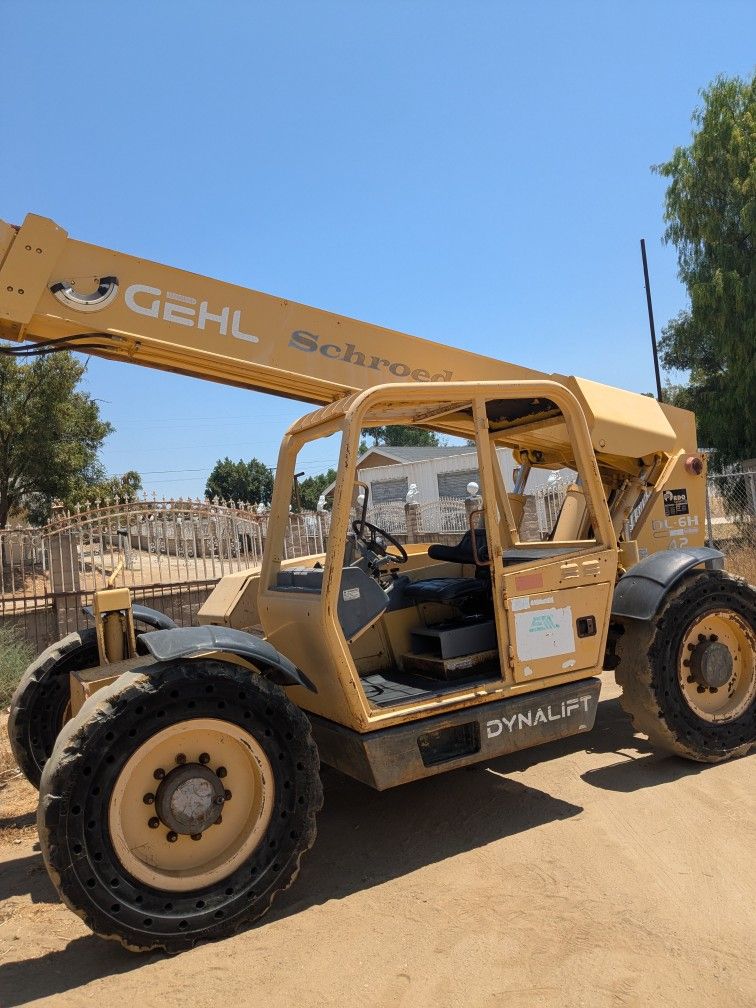 2000 Gehl Reach Forklift 