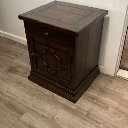 Pottery Barn End Table 