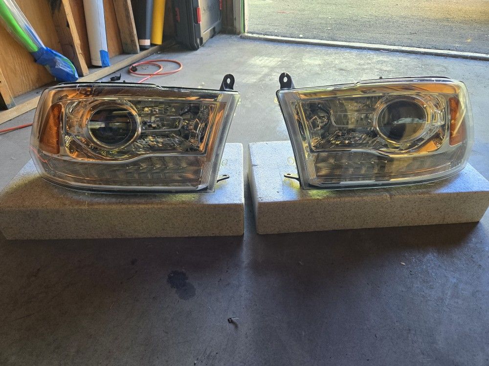 2013 to 2018 Ram 1500 OEM Projeftor Headlight Assemblies
