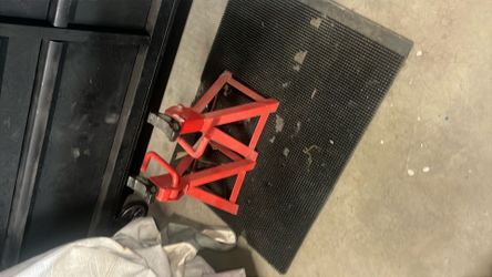 4)  2 ton jack stands