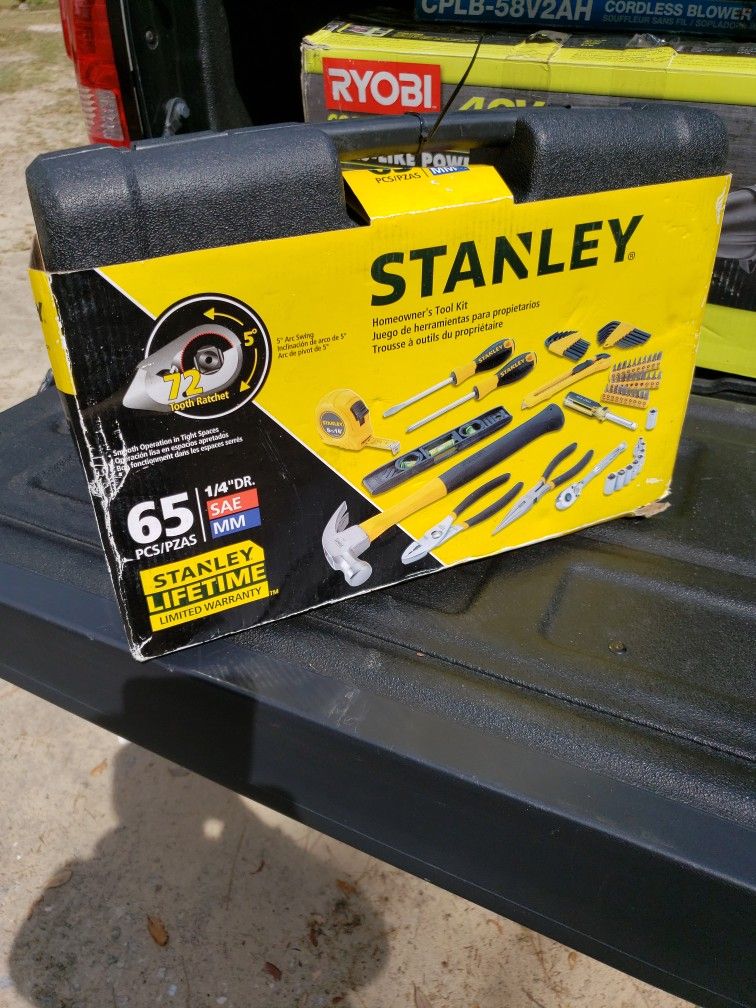 Stanley
Home Tool Kit (65-Piece)