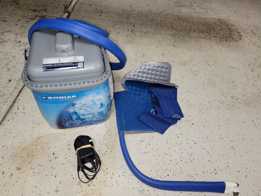 Greg Polar Care Cooler With Knee Pad