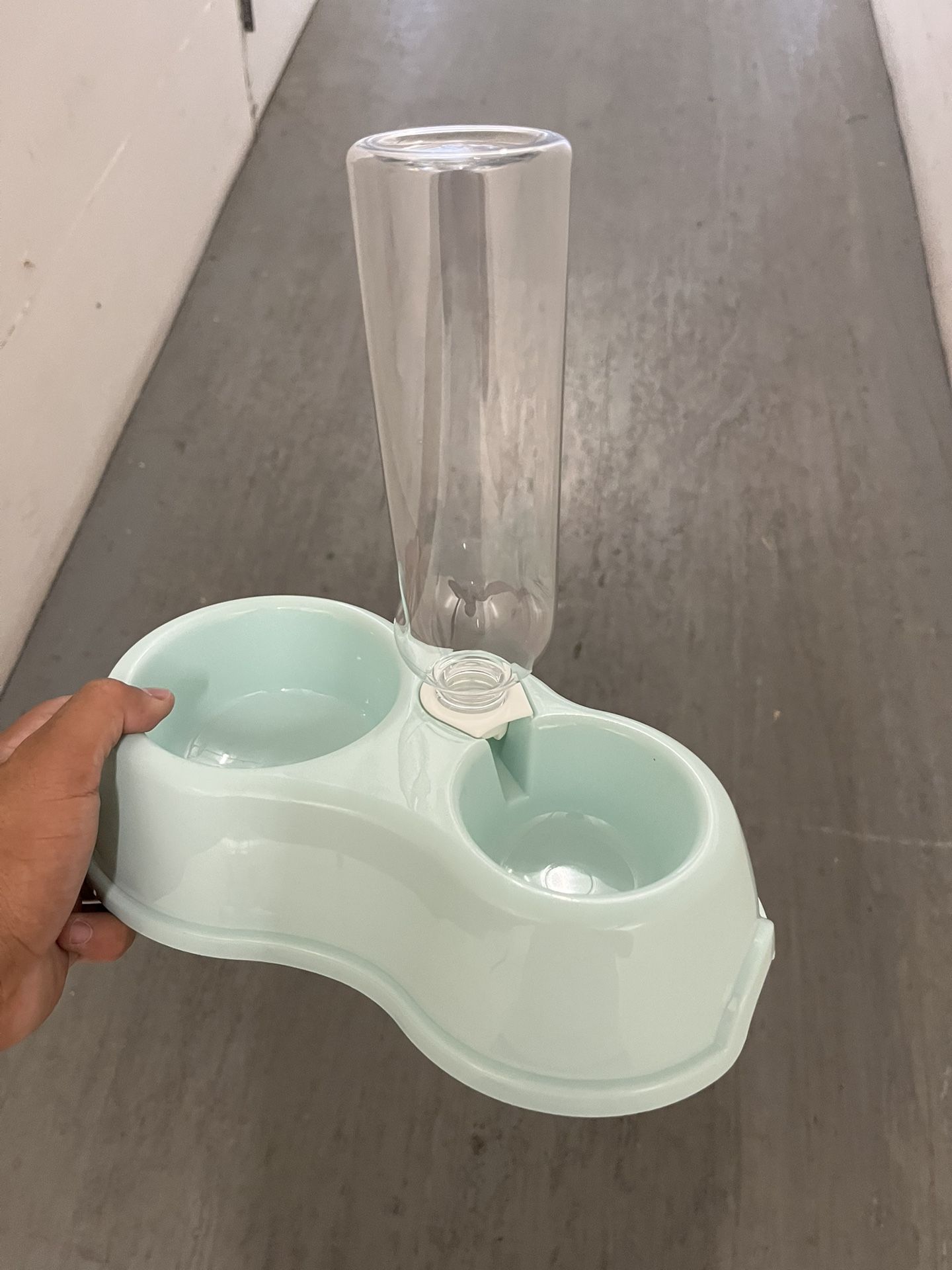 Plastic Food & Water Bowls For Pets 