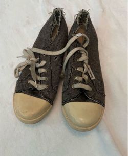 American Eagle Skate Sneakers Laced Size 6 1/2